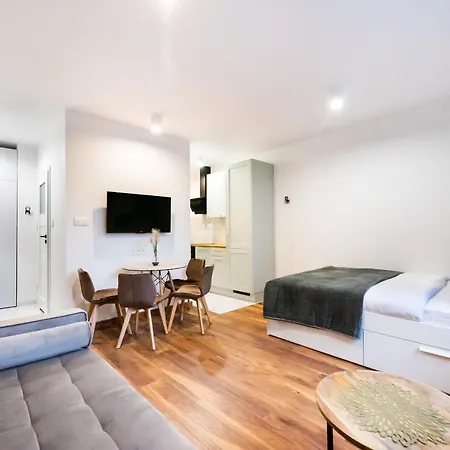 Zoliborz Elite By Bookinghost * Warschau